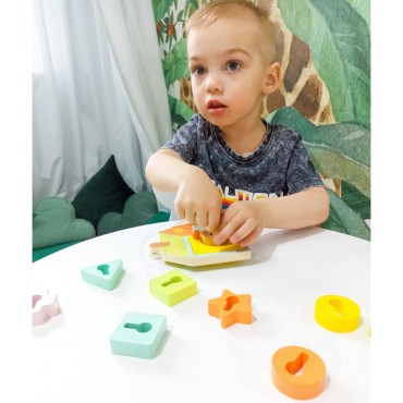 CLASSIC WORLD medinės supintos kaladėlės raktams ir durims įsriegti MONTESSORI 11 vnt.