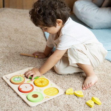 CLASSIC WORLD Mediniai vaisiai, skirti pjaustyti Velcro + mokomosiomis frakcijomis ir dalijimu MONTESSORI 23 vnt.