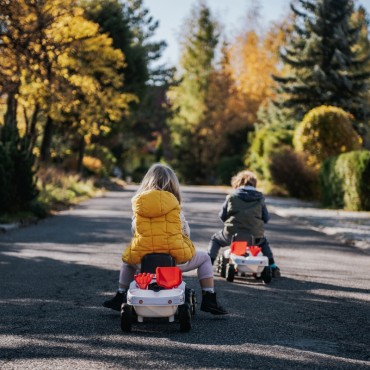 FALK Traktorius Baby Valtra White su priekaba ir priedais nuo 1 metų amžiaus