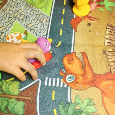 WOOPIE BABY kelio kilimėlis žaisliniams automobiliams Rinkinys Dinozaurai Automobiliai + Kelio ženklai