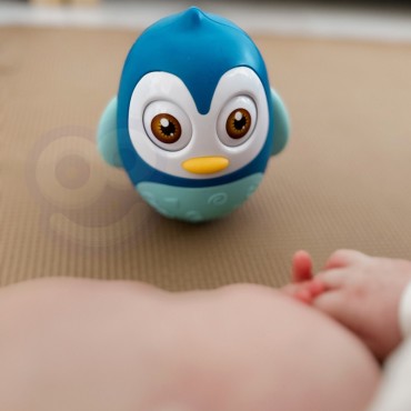 WOOPIE BABY Sensorinis pingvinas Wańka Wstańka