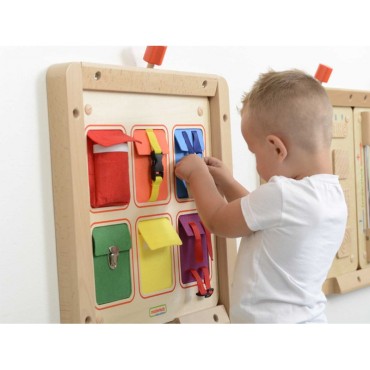 MASTERKIDZ medinės sienos manipuliacinė lenta Flex spalvingos kišenės sagtys ir lipdukai